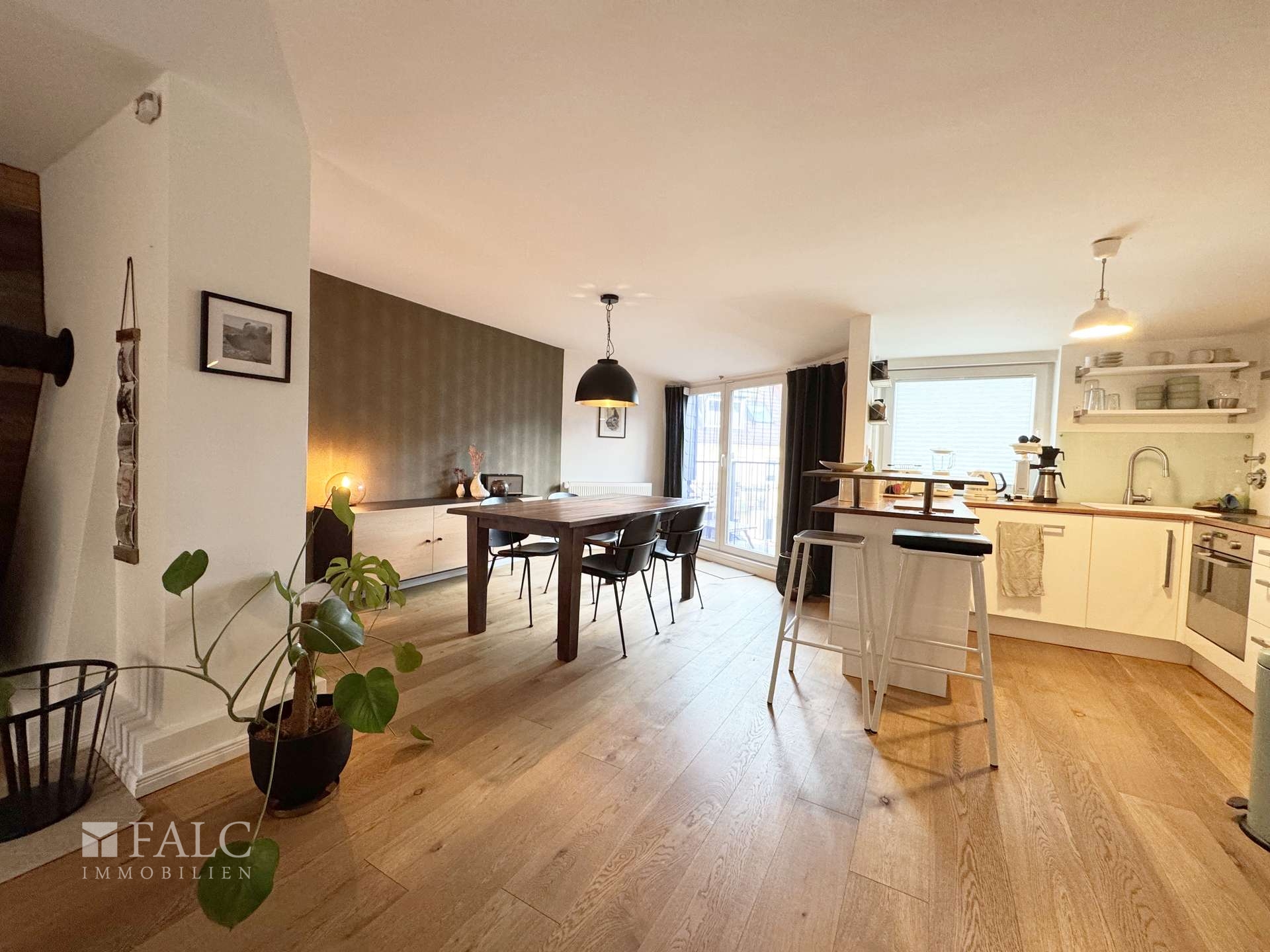 Esszimmer und offene Küche